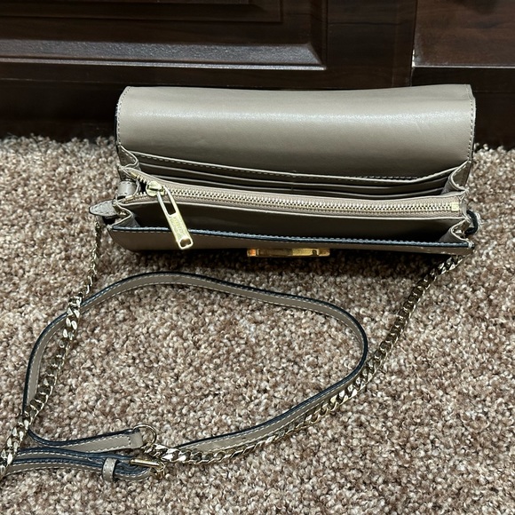 Burberry wallet on a chain. - Picture 5 of 8